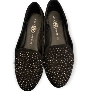 Rock & Republic Size 9, Black Studded flat. In good shape